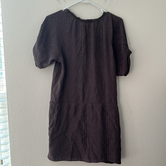 Grey Textured Short Sleeve Dress - Picture 6 of 6